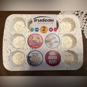 Trudeau silicone cupcake pans